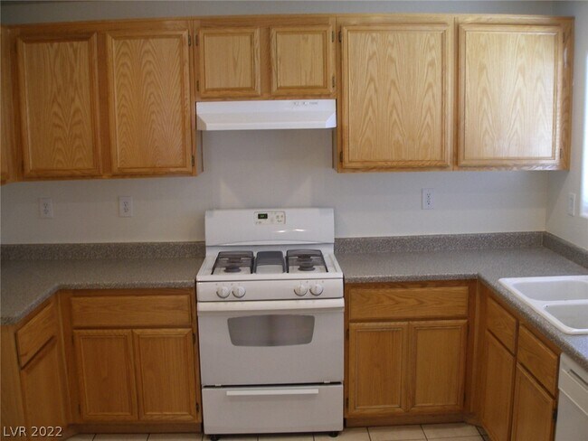 Building Photo - 4225 English Walnut Ct