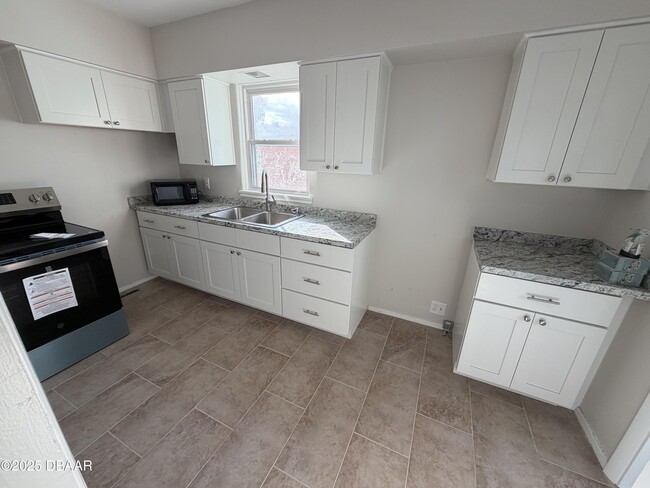 Building Photo - 321 Ribault Ave