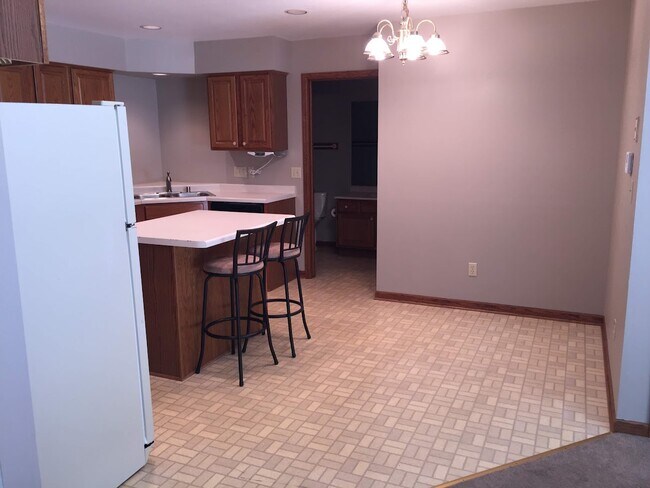 Building Photo - 701 Mink Ranch Rd