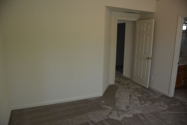 Building Photo - 5163 Tehachapi Way