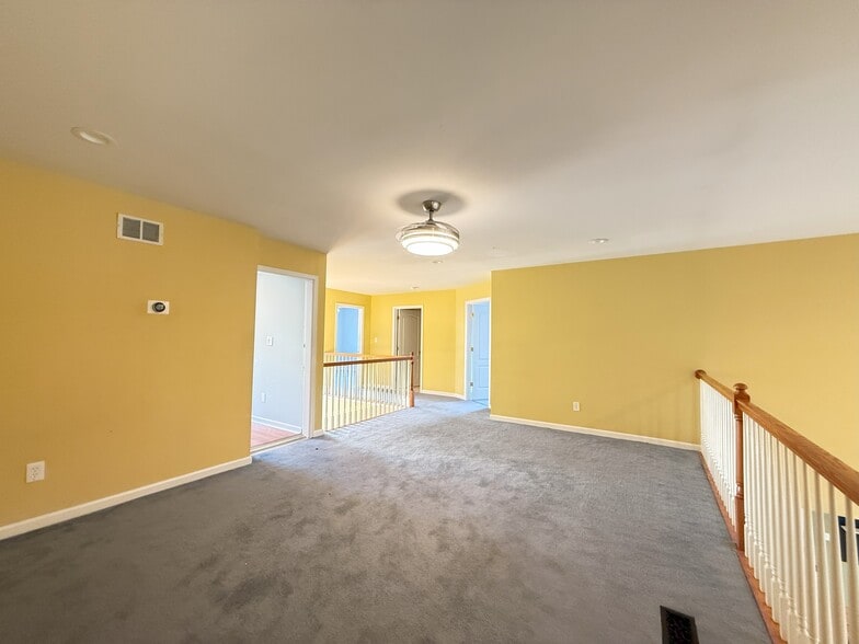 Building Photo - 3145 Pine Valley Way