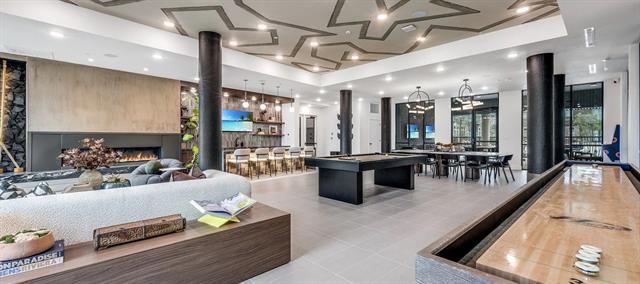 Building Photo - 650 E Sycamore St