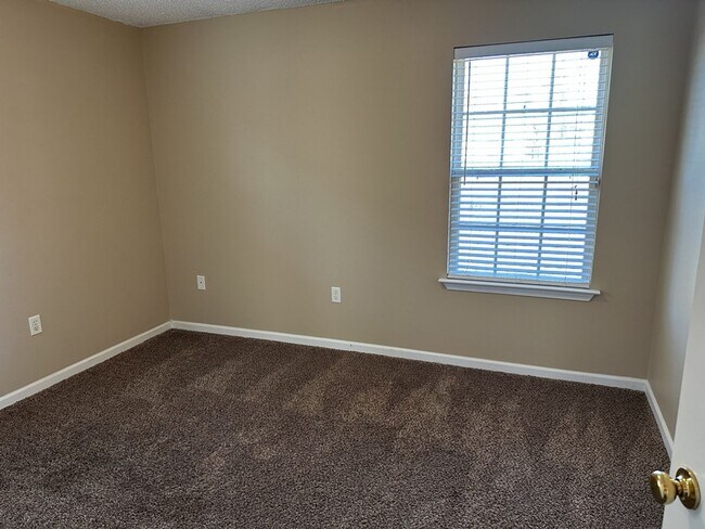 Building Photo - 199 Lancaster Way