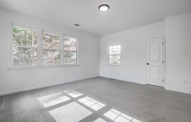 Building Photo - Elegant Midtown Memphis Single-Family Home...