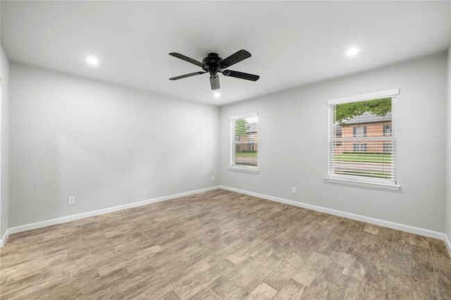 Building Photo - 6014 E University Blvd