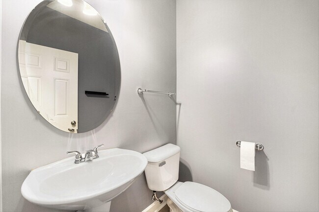 Building Photo - 27106 Ladbroke St