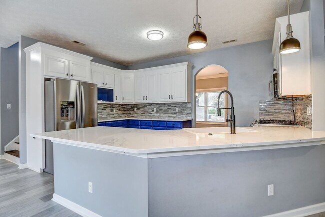 Building Photo - Tastefully Renovated Ranch in Hickory on q...