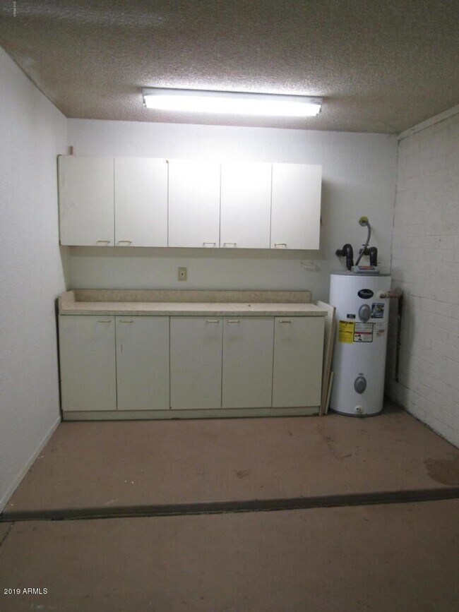 Building Photo - Fantastic 3 Bedroom/2 Bath Single Level Home & NO HOA!  Schedule a Showing Today!