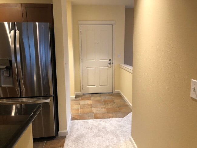 Building Photo - Updated Condo with Parking for One, Great Location and Communal Roof-top Deck!!