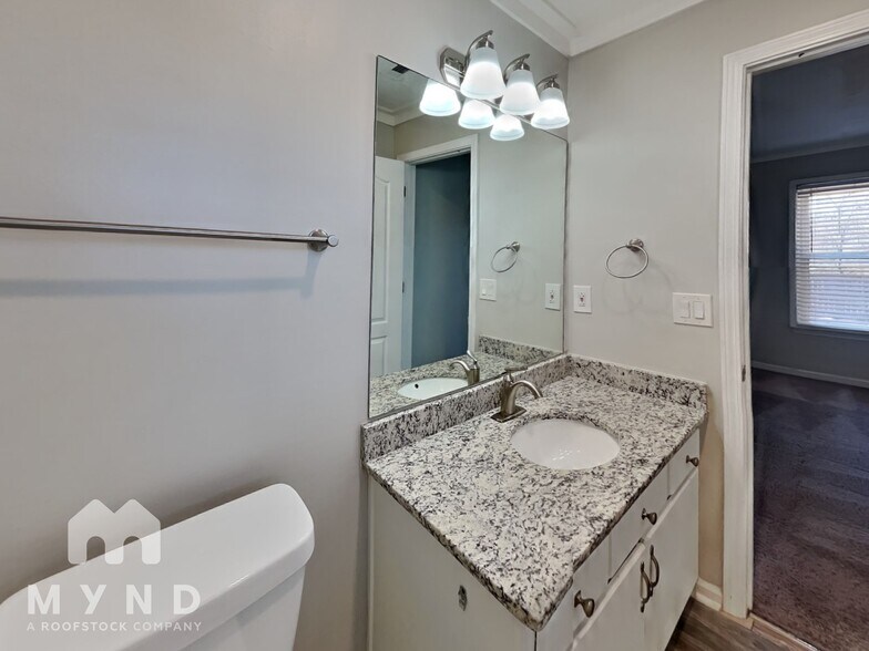 Building Photo - 5801 Meadowview Rd