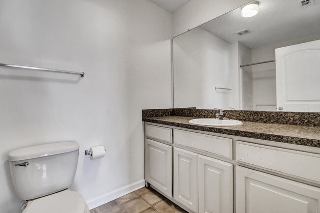 Building Photo - 324 Laurel Oak Ln