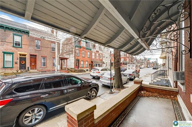 Building Photo - 1139 Linden St