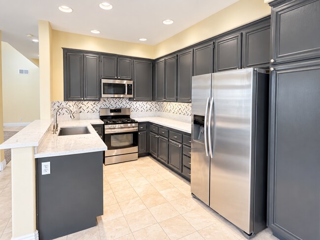 Building Photo - 935 S Flintridge Way