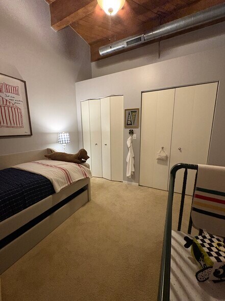 2nd bedroom - 1040 W Adams St