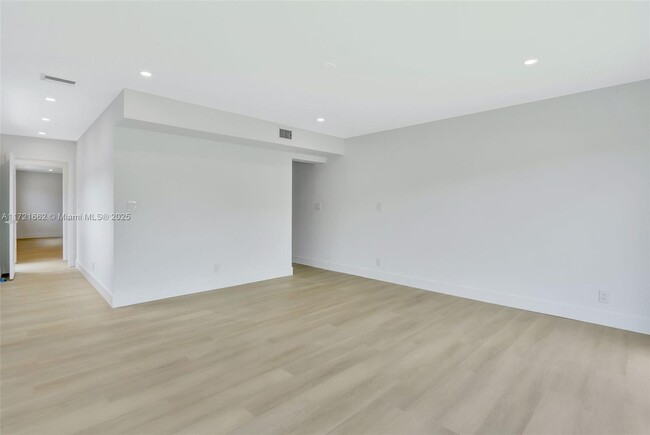 Building Photo - 1720 SW 23rd Ave