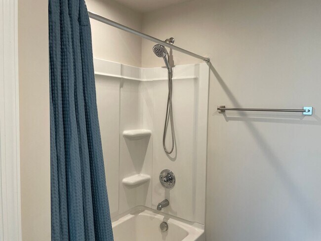 Building Photo - 3 Bedroom 2.5 Bathroom Town House in Middl...