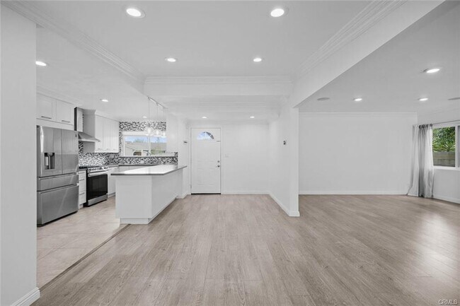 Building Photo - 10515 Valjean Ave