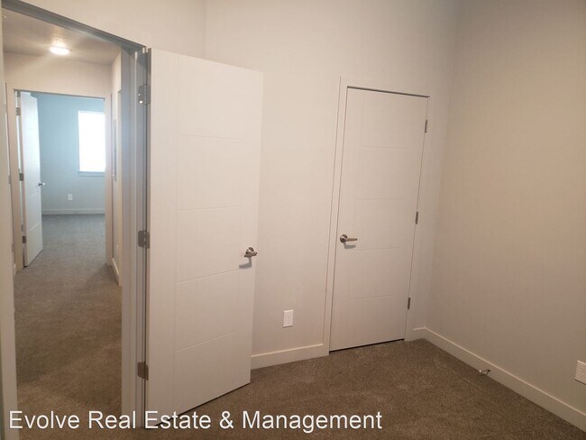 Building Photo - 2 br, 1 bath House - 1141 E 1320 S Bld D 304