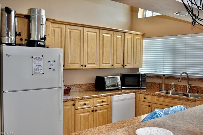Building Photo - 5767 Deauville Cir