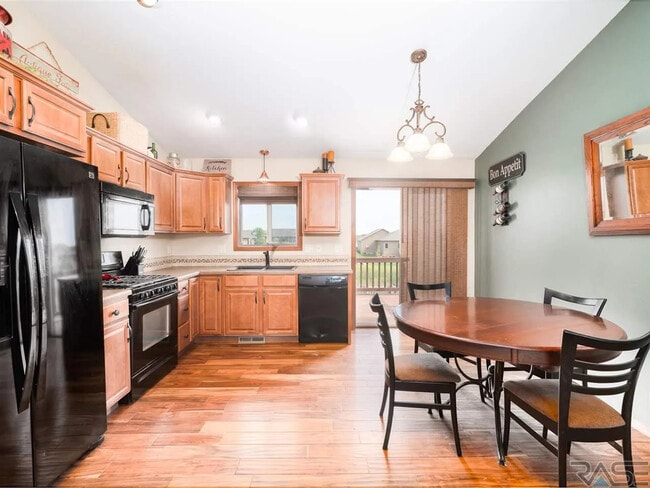 Primary Photo - 3300 E Brewster St