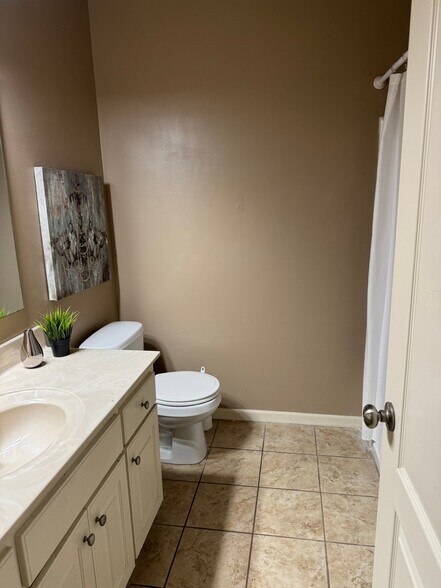 Building Photo - 15953 S Crestview Dr