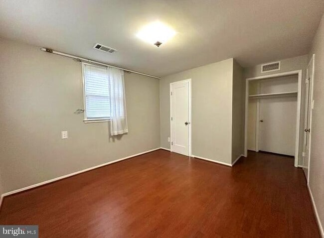 Building Photo - 8140 Drayton Ln