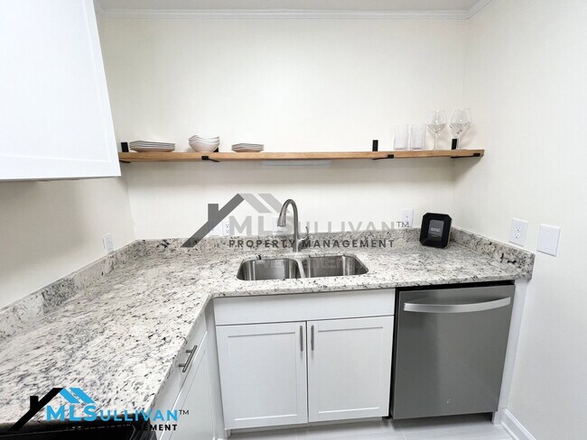 Building Photo - 2408 Otis St