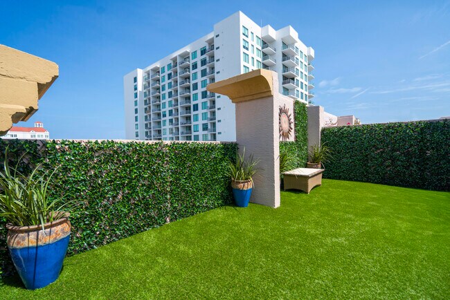 Building Photo - 410 Evernia St