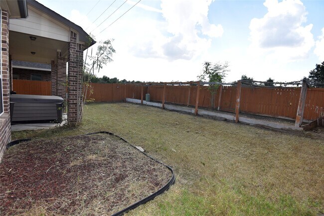 Building Photo - 14615 Birchwood Falls Trail