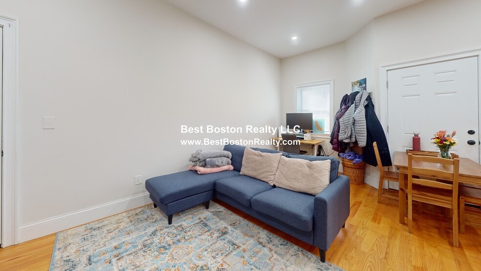 Building Photo - 313 Hurley St