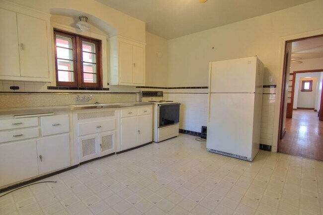 Building Photo - 4257 Bates St