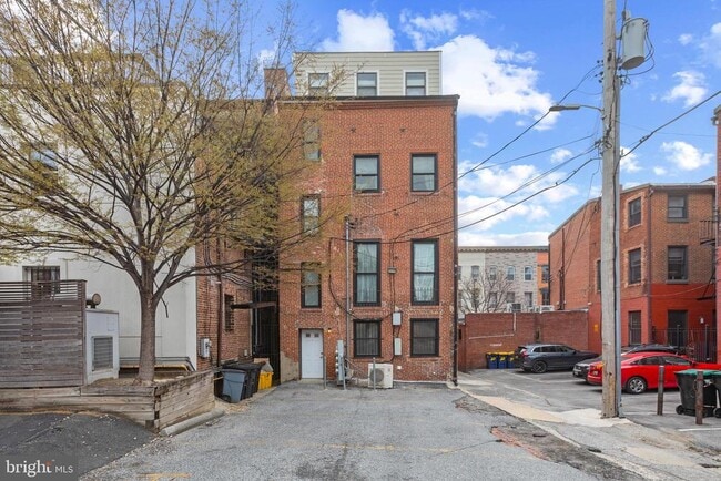 Building Photo - 804 St Paul St