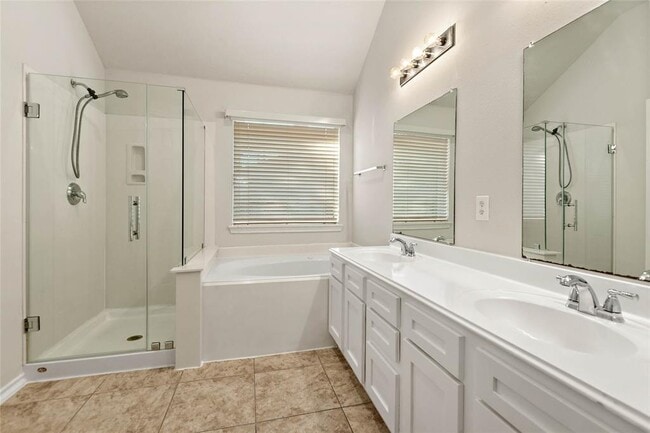 Building Photo - 27 N Regan Mead Cir