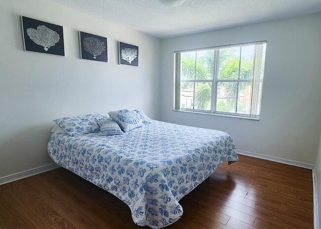 Building Photo - 6125 NW 40th St