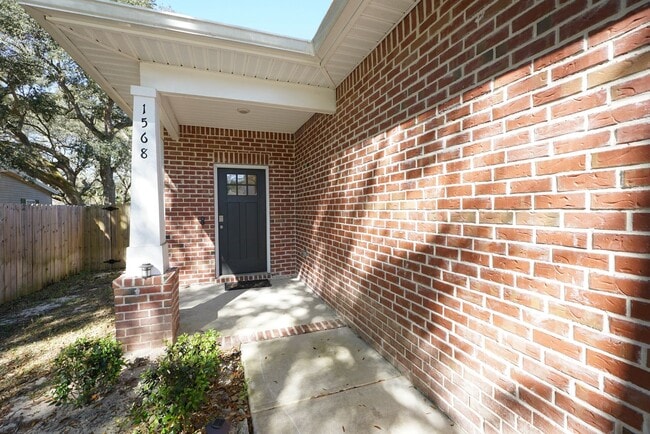 Building Photo - Four Bedroom Home