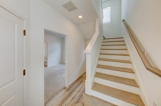 Building Photo - 1526 Ojeman Rd