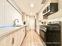 Building Photo - 1530 S Westgate Ave