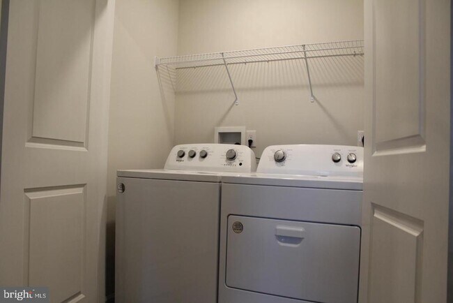 Building Photo - 157 Mazzeo Dr