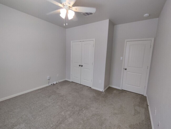 Building Photo - Gorgeous two story house (4BD/3BA) with a ...