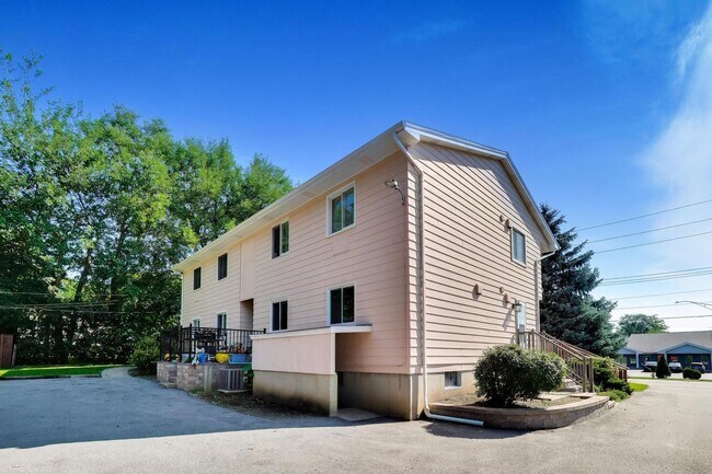 Building Photo - 720 N Barron Blvd