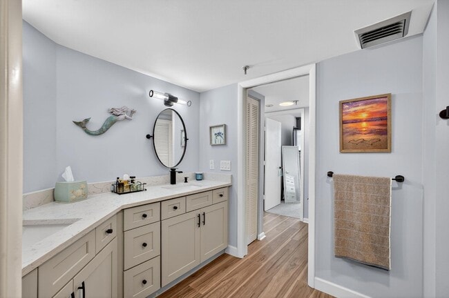 Building Photo - 9650 S Ocean Dr