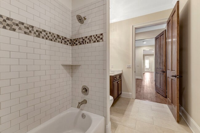 Building Photo - 5014 Mountview Pl