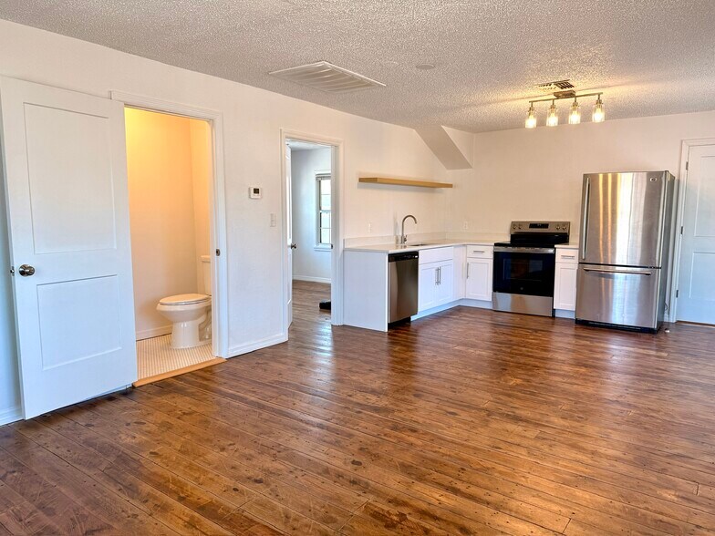 Building Photo - 7220 1st Ave N