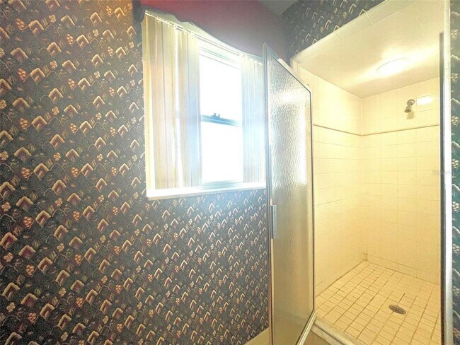 Building Photo - 315 Lazy Acres Ln