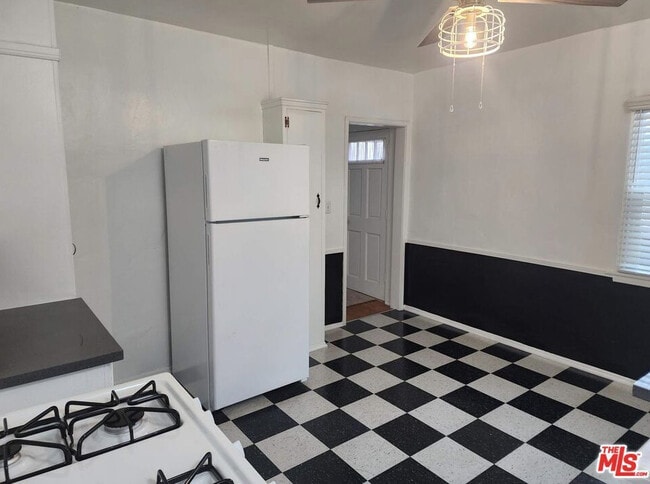 Building Photo - 10556-10558 Santa Monica/1808-1810 Westholme