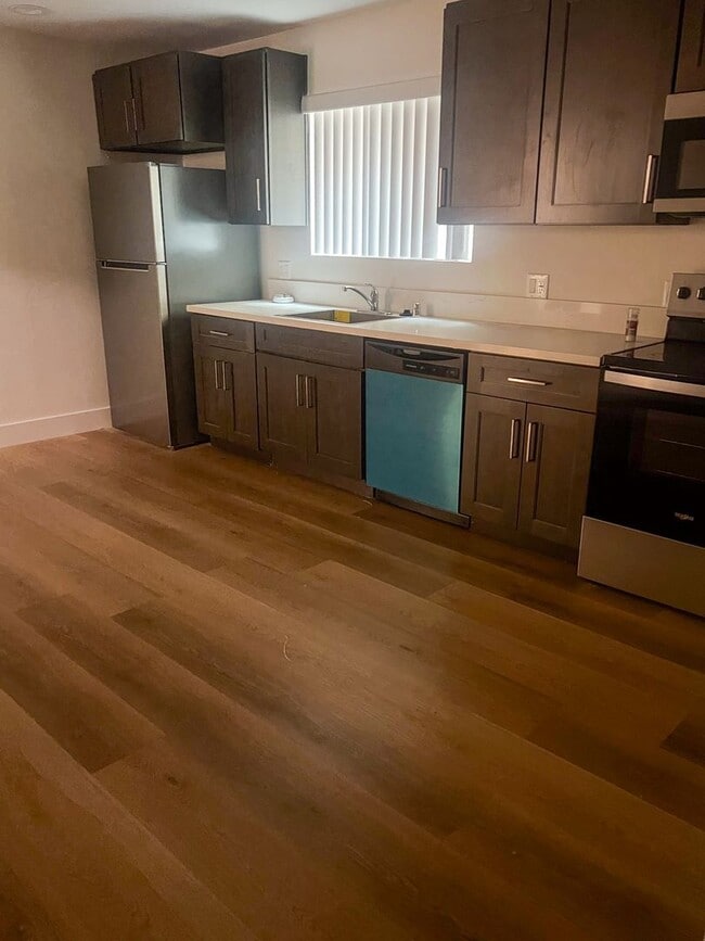 Interior Photo - 610 N Soto St