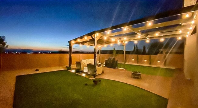 Building Photo - Charming 3 Bedroom 2 Bath Home