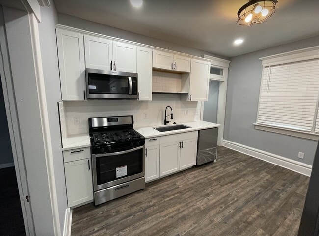 Kitchen - 1728 W 3rd Ave