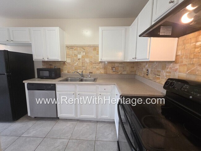 Building Photo - Fantastic 4bd/2.5ba Townhome/ Swim Tennis/ Great Location