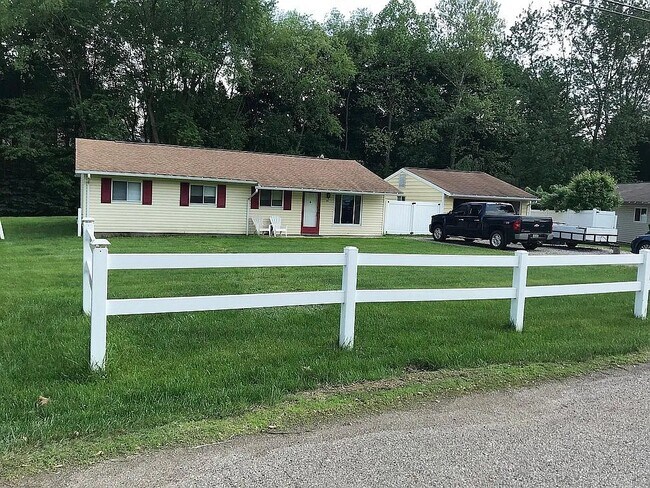 Primary Photo - 225 Sandalwood Dr